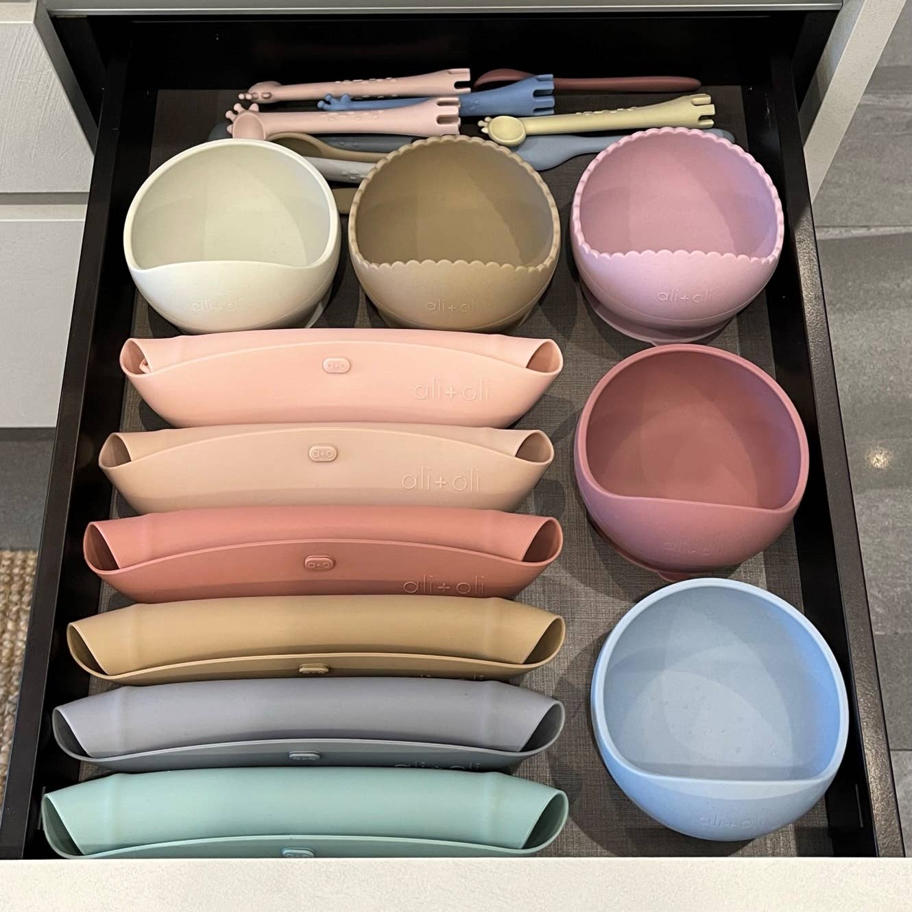 Silicone Baby Bib Roll Up & Stay | Soft Blush