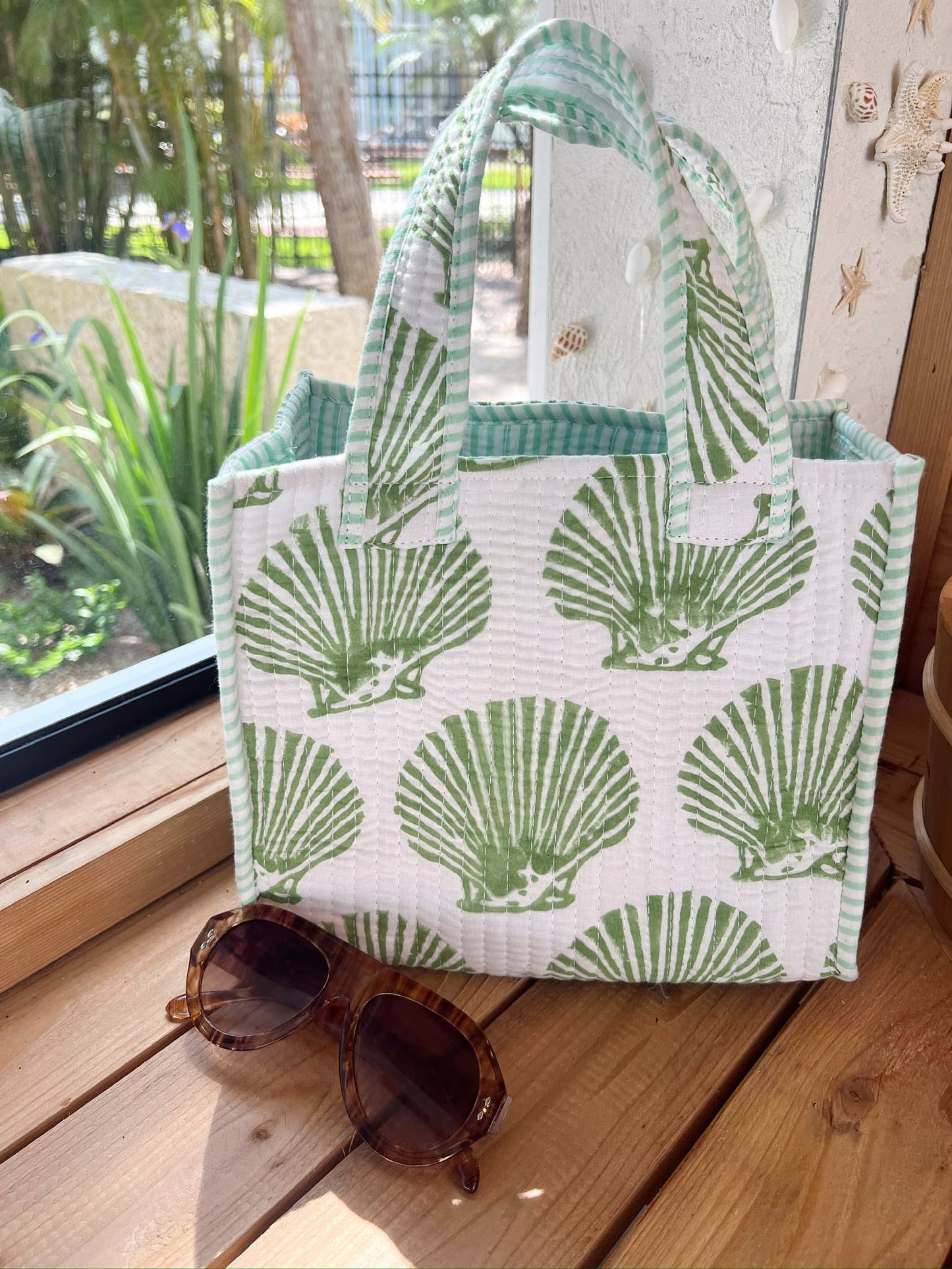 Quilted Block - Print Mini Tote Bag: Green Gardenia